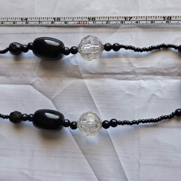 Art Deco Noble and Elegant Black Resin Barrel Beads necklace - Picture 6 of 6